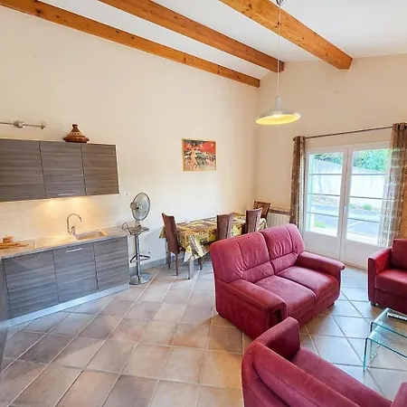 Villa Avec Terrasse, Di Tuda - Proche Sain *
